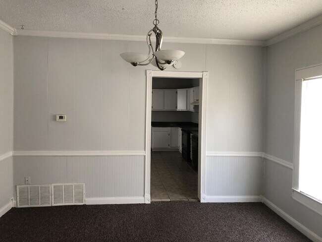 Building Photo - 1211 Monroe St