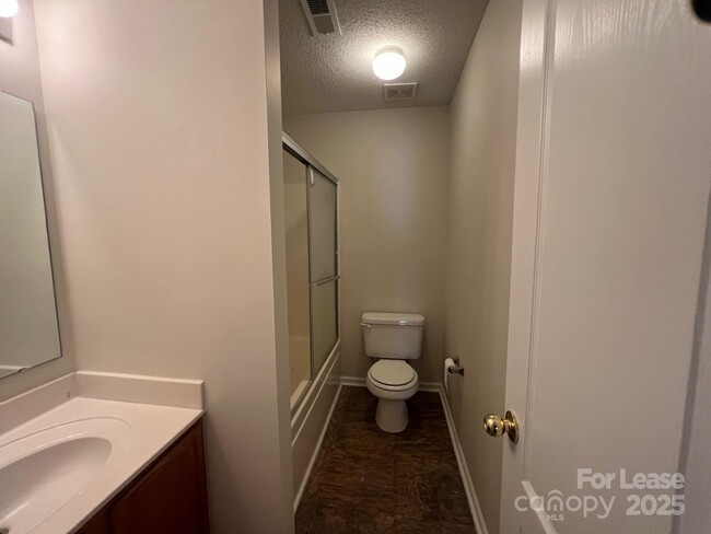 Building Photo - 176 English Hills Dr