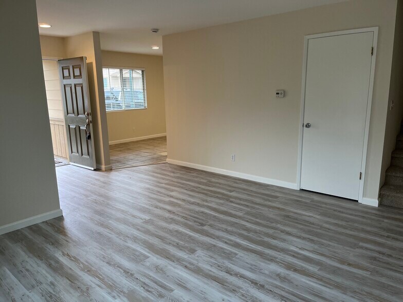 Building Photo - 2436 Avignon Cir