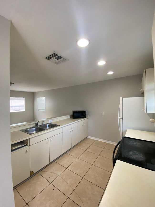 Spacious 2 bedroom, 2 bath duplex located 7512 E 21st Ave Tampa