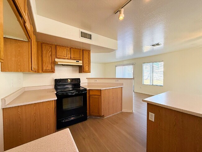 Building Photo - For Rent: Spacious 3 Bed, 2.5 Bath Home with Den & Bonus Room!
