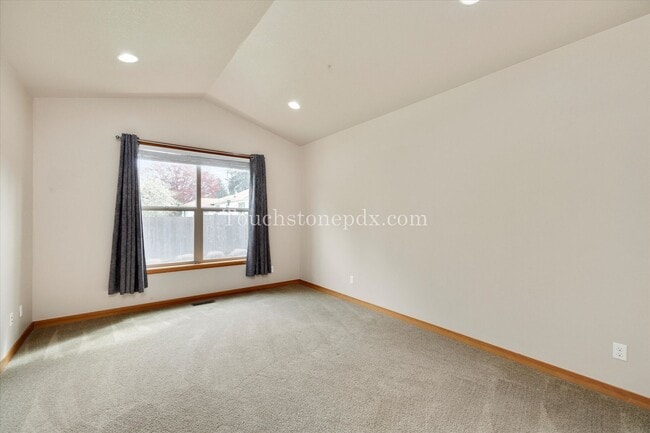 Building Photo - Radiant 3-bedroom Home in Downtown Canby