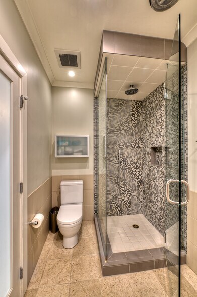 Building Photo - 2663 Centinela Ave