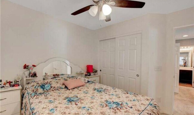 Building Photo - 4 Bed 3 Bath