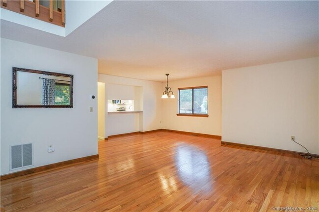 Building Photo - 9 Red Stone Way