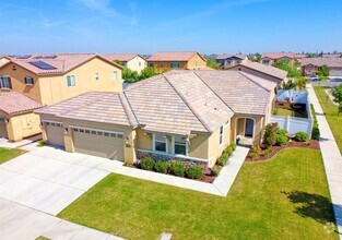 Building Photo - 4 bed+office-2bath in gated community