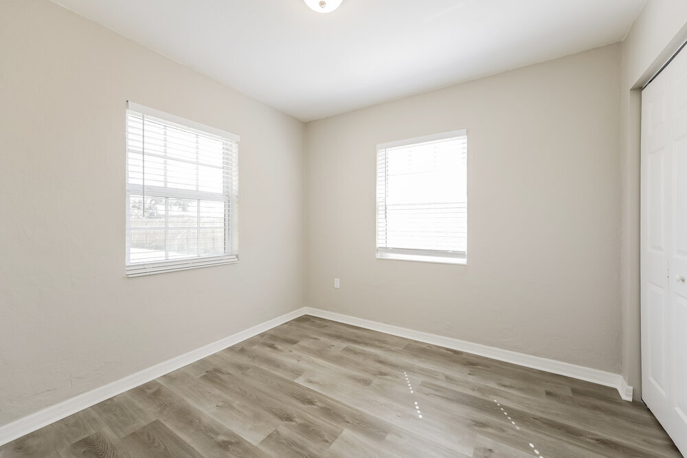 Building Photo - 5 Victoria Dr