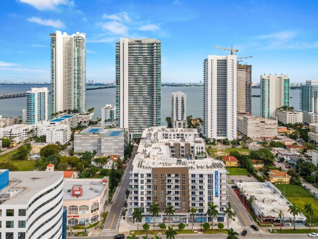 Building Photo - 2703 Biscayne Blvd