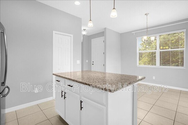 Building Photo - 6785 Tussilago Way