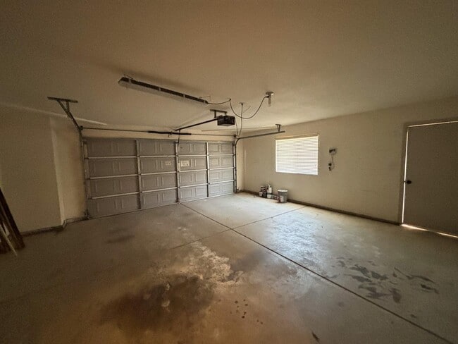 Building Photo - 87 N Helm Ave