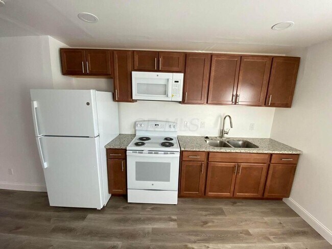 Building Photo - 3285 Sullivant Ave