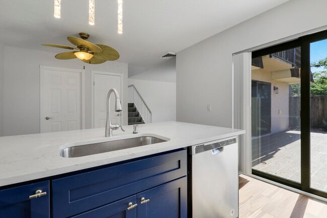 Building Photo - 2324 23rd Ct