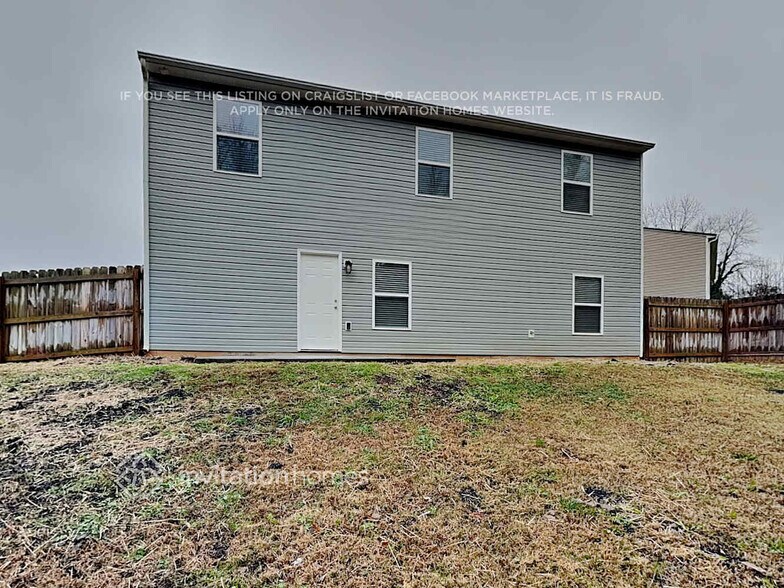 Building Photo - 915 Mathis Ave