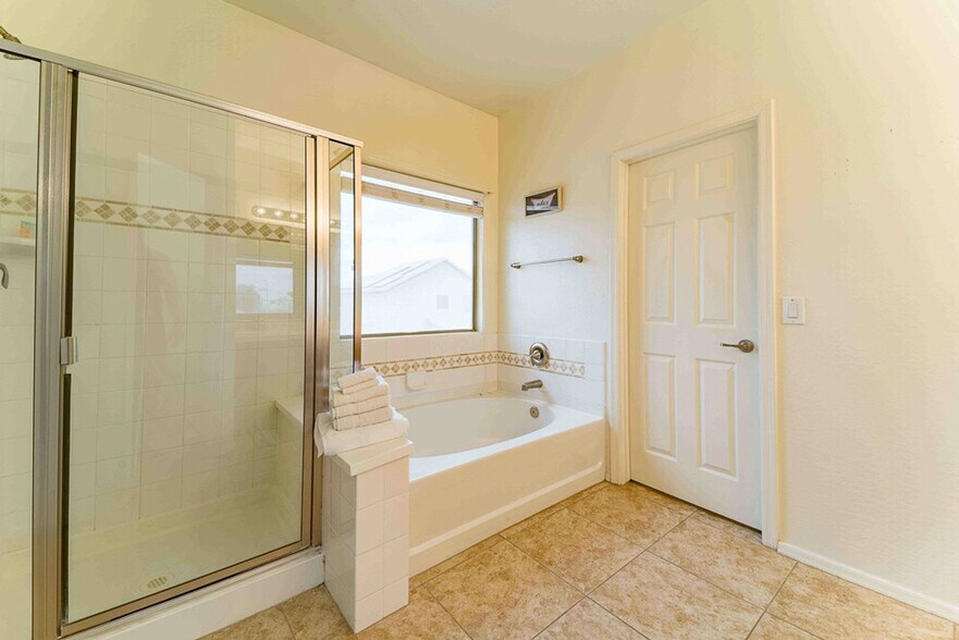 Building Photo - 1761 N St Francis Pl