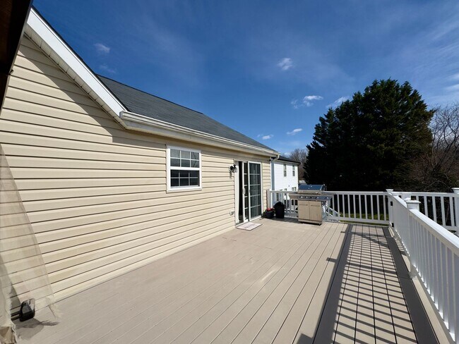 Building Photo - Charming 4 Bedroom/3 Bathroom Home with 2-Car Garage and Large Backyard in Middle River, MD!