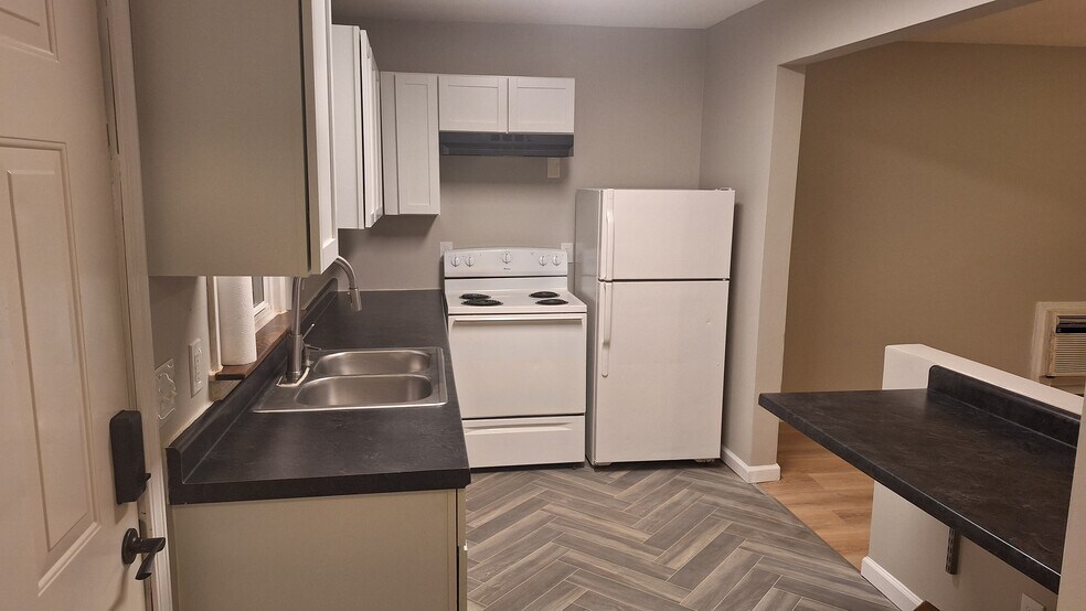 Kitchen - 1021 Adams Ave