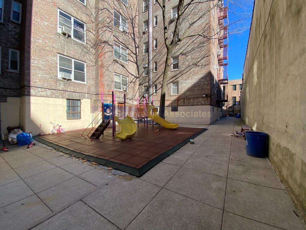 Building Photo - 100 Bennett Ave