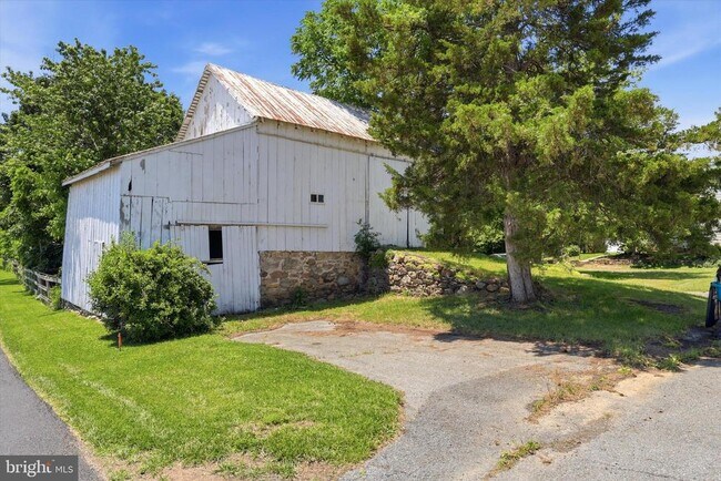 Building Photo - 8606 Yellow Springs Rd
