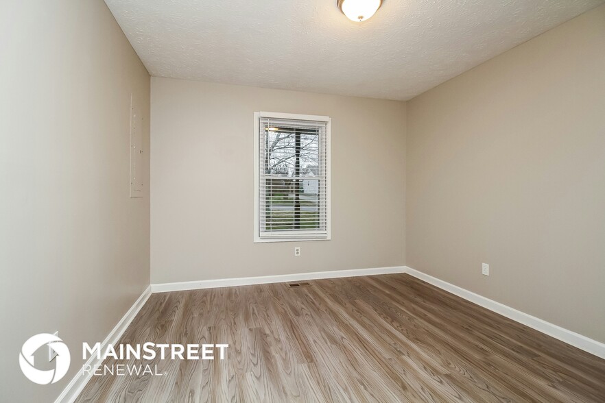 Building Photo - 592 Woodcrest Dr