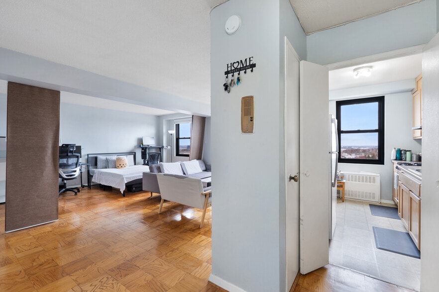 Building Photo - 201 Saint Pauls Ave