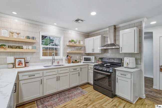 Building Photo - 111 Jennifer Ln