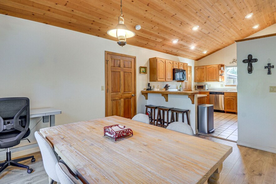 Building Photo - 1490 Valley Ranch Cir