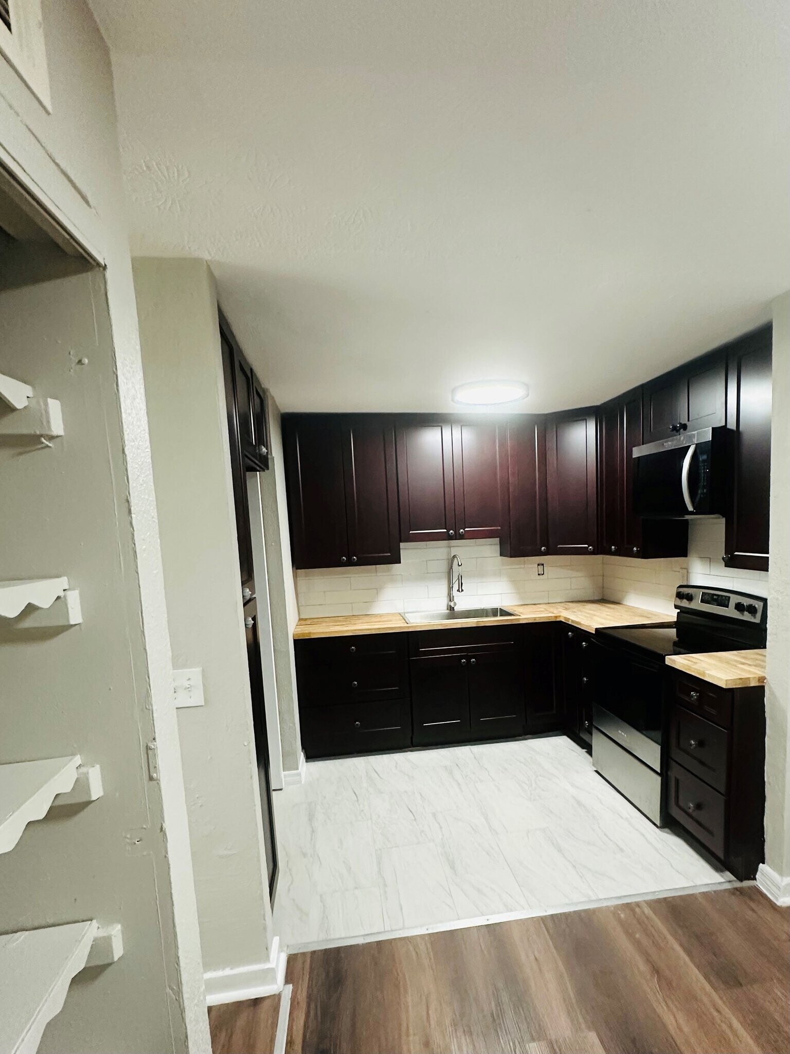 Building Photo - 7047 Ken Knight Dr E
