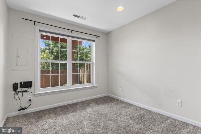 Building Photo - 6385 Levtov Landing