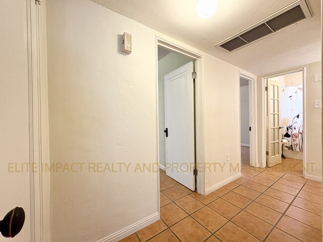 Building Photo - 1723 N Desmond Ln