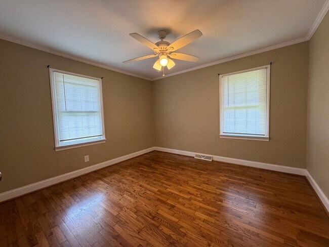 Building Photo - 4/2 House in Rosemount Park- $1,495