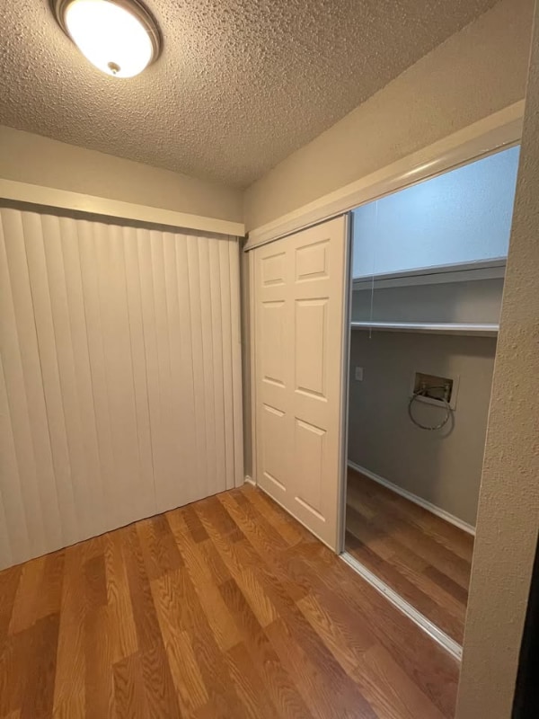 Building Photo - 5625 Antoine Dr