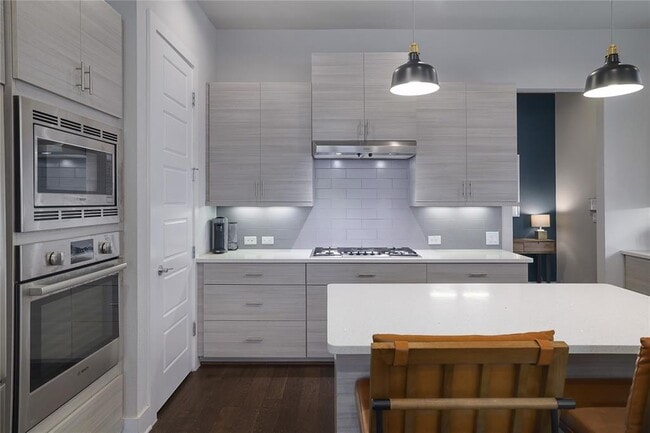 Building Photo - 6021 Seville Dr