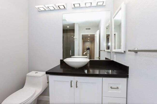 Building Photo - 2 Bed / 2.5 Bath pet friendly condo near downtown San Carlos with two parking spaces. YouTube tour!