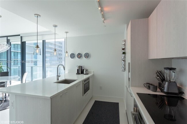 Building Photo - 501 NE 31st St