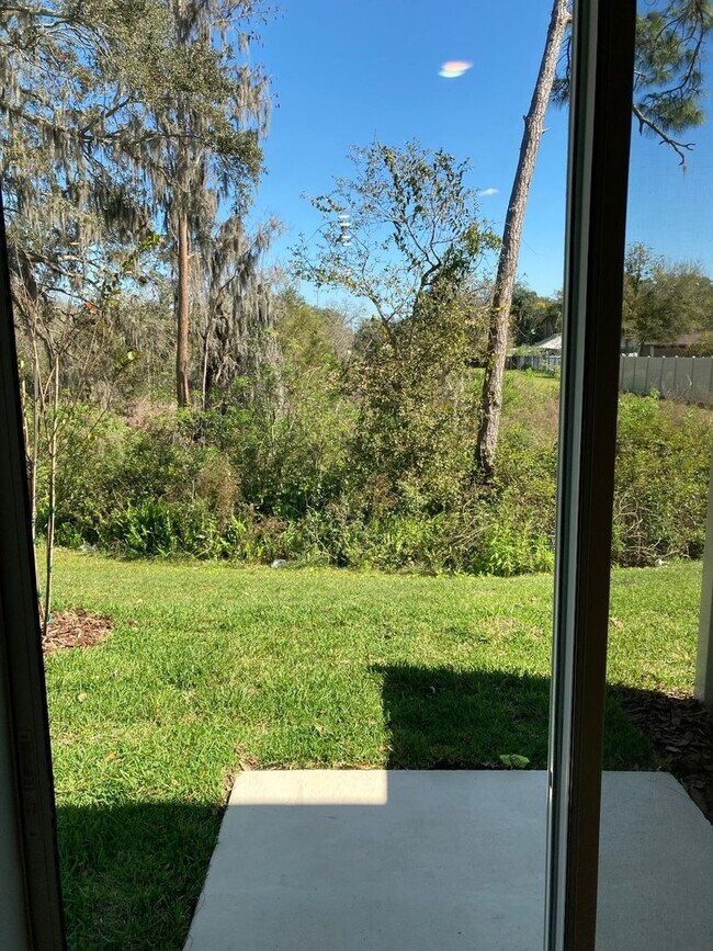 Building Photo - Like new 3 bedroom, 2.5 bathroom, 1 car ga...