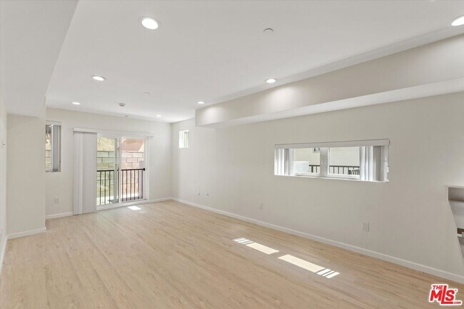 Building Photo - 1409 N Hobart Blvd