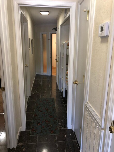 Building Photo - 40 Folly Field Rd