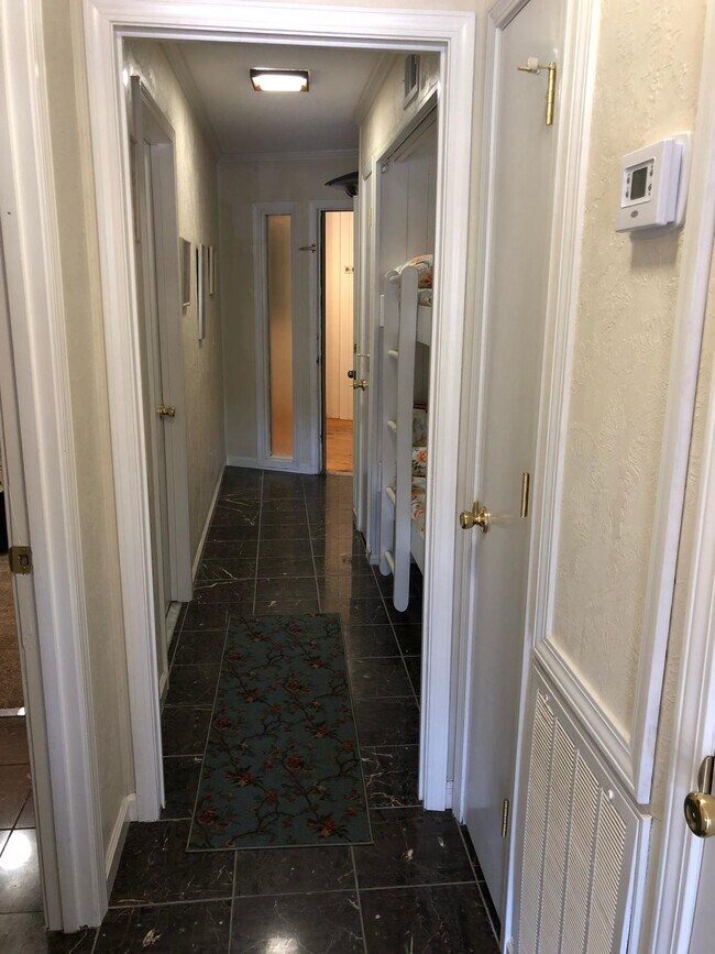 Building Photo - 40 Folly Field Rd