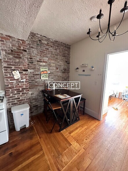 Building Photo - 72 Revere St