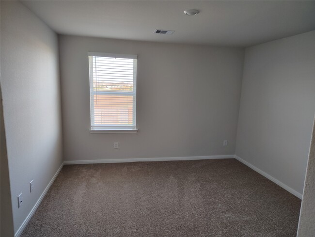 Building Photo - 3114 Freeboard Dr