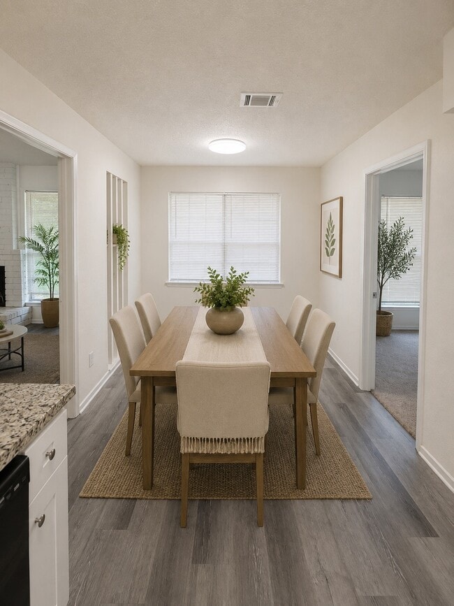 Building Photo - 8119 Knightwood Forest Dr