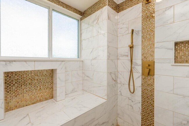 Building Photo - 91-1048-1048 Panapanapuhi St