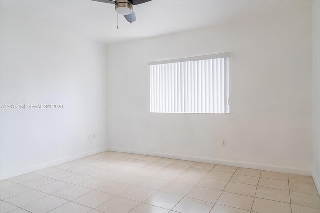 Building Photo - 379 NE 34th Ave