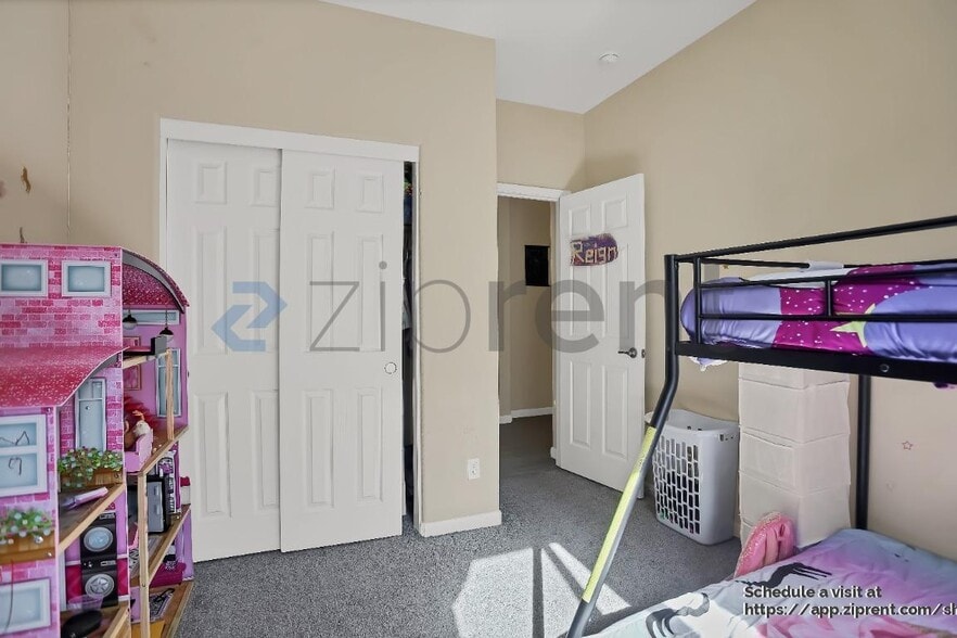 Building Photo - 1104 Greenbrier Dr