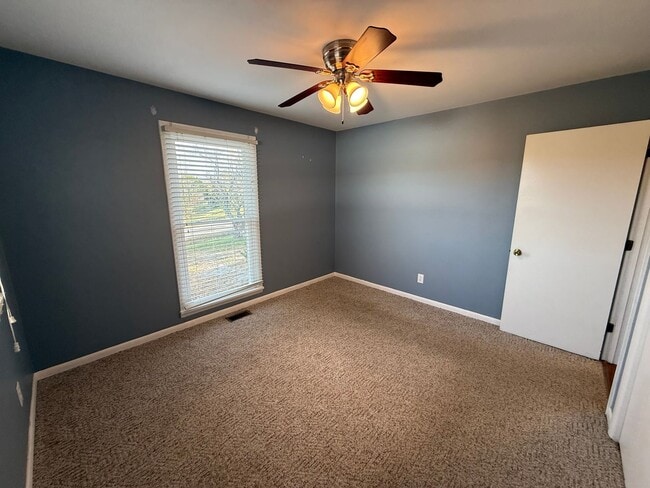 Building Photo - Home in Kuttawa