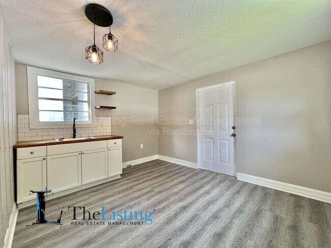 Building Photo - 3105 W Spruce St