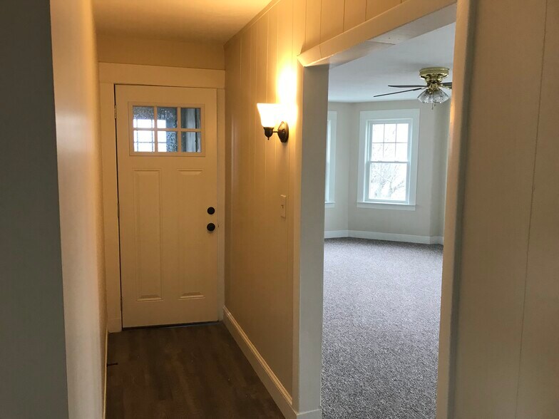 Building Photo - 5 Greystone Ave