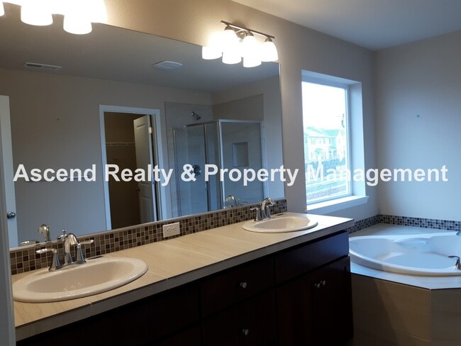 Building Photo - Open Floor Plan 3 Bed Craftsman in Bethany...