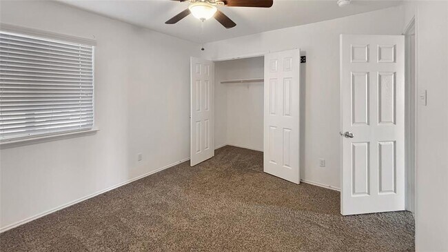 Building Photo - 133 Langtry Ln