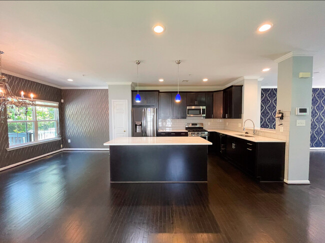 Building Photo - 10700 Heather Glen Way